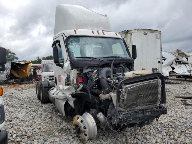  Salvage Freightliner Cascadia 1