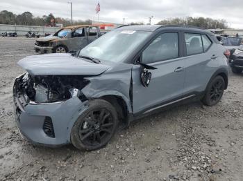  Salvage Nissan Kicks