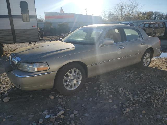  Salvage Lincoln Towncar