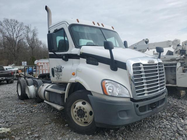  Salvage Freightliner Cascadia 1