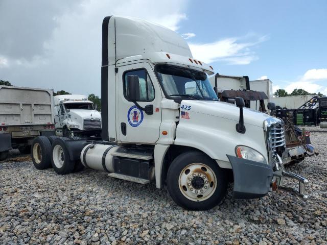  Salvage Freightliner Cascadia 1