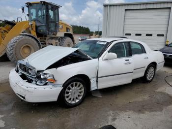  Salvage Lincoln Towncar