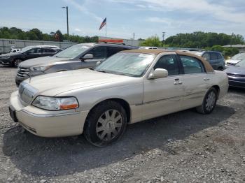  Salvage Lincoln Towncar