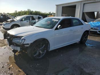  Salvage Chrysler 300