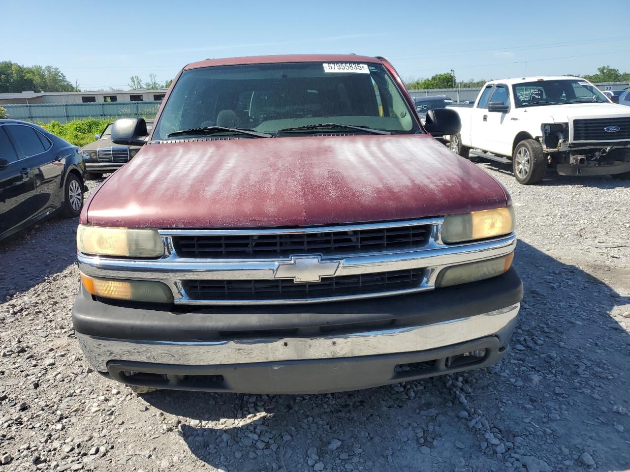 Chevrolet Suburban C1500 Image 3