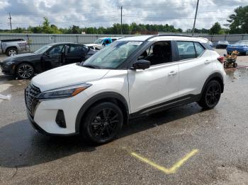  Salvage Nissan Kicks