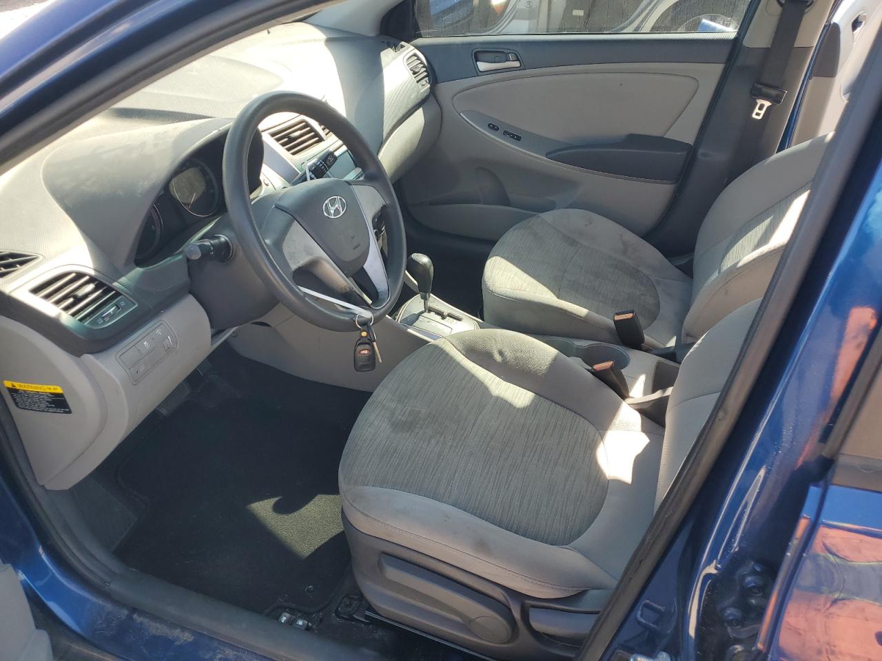 Hyundai ACCENT Se Image 9