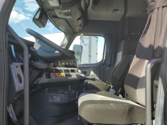 Freightliner Cascadia 1 Image 2