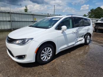  Salvage Chrysler Pacifica