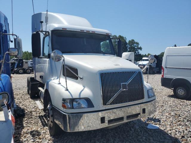  Salvage Volvo Vnl