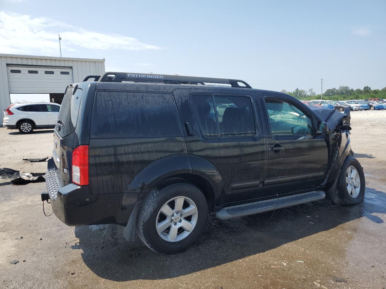 Nissan Pathfinder Le Image 2