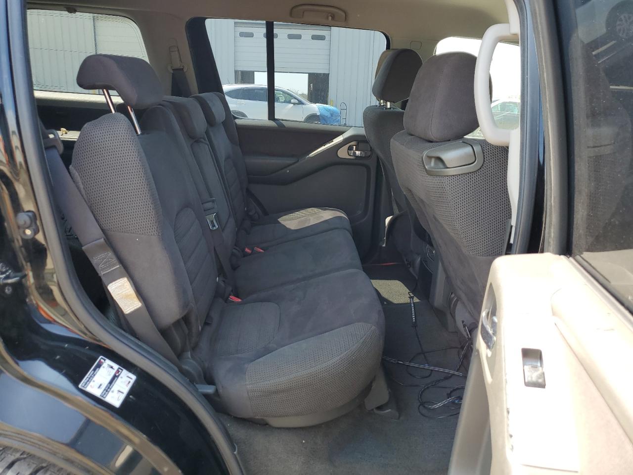 Nissan Pathfinder Le Image 4