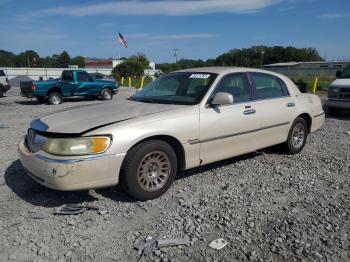  Salvage Lincoln Towncar