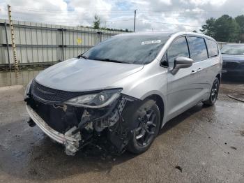  Salvage Chrysler Pacifica