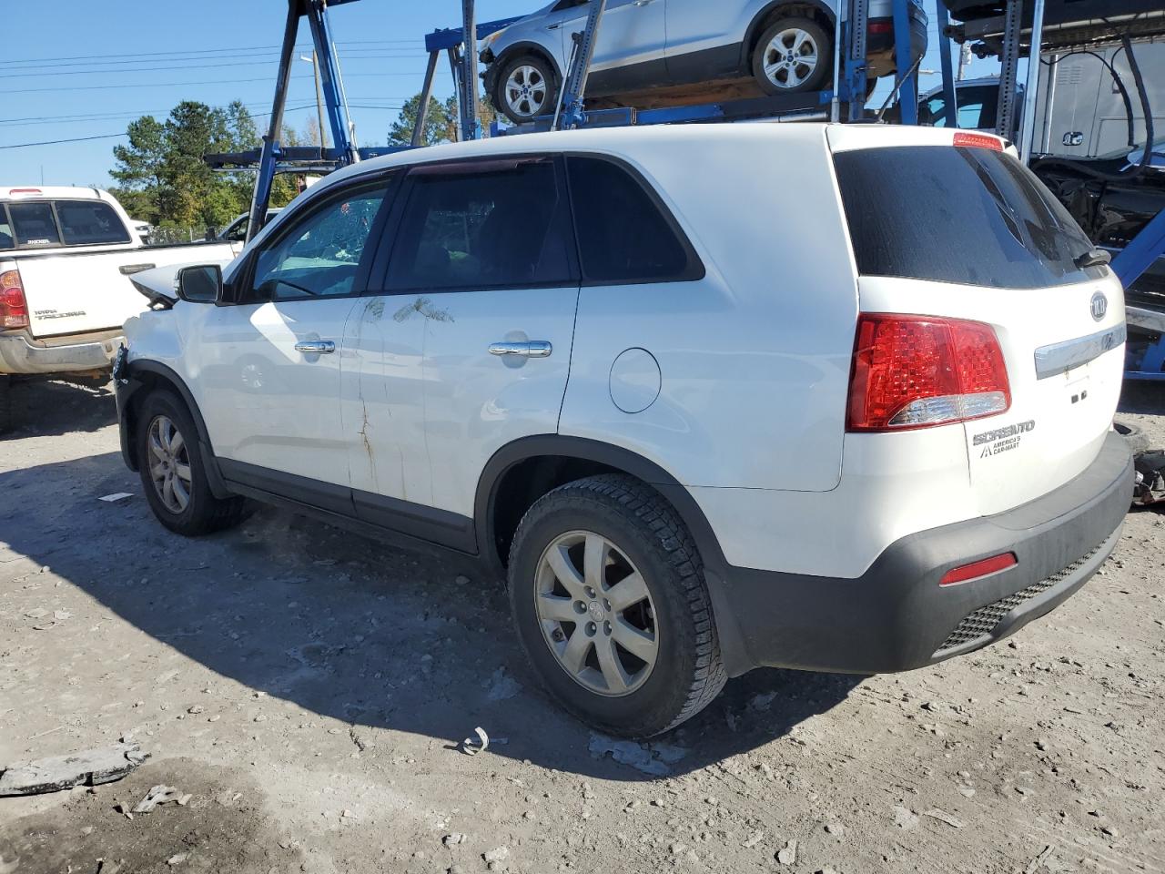 Kia Sorento Base Image 2