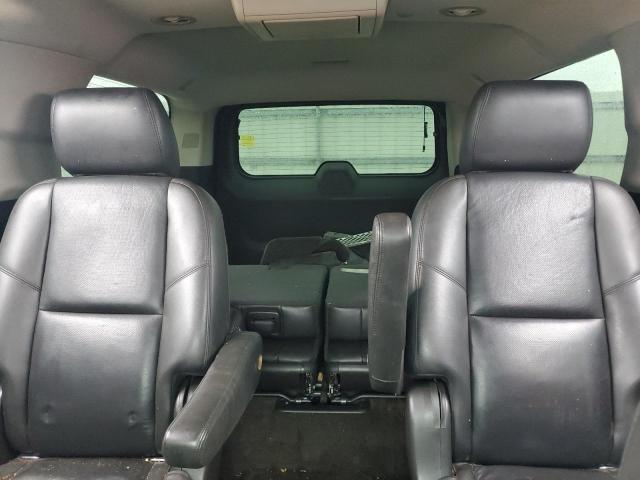 GMC Yukon Denali Image 8