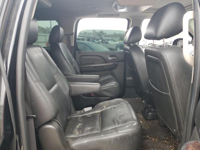 GMC Yukon Denali Image 12