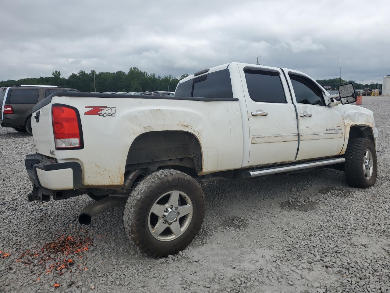 GMC Sierra K2500 Denali Image 9