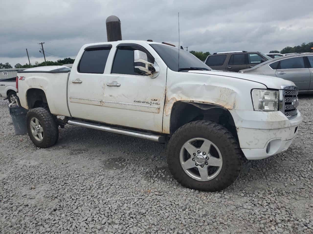 GMC Sierra K2500 Denali Image 8