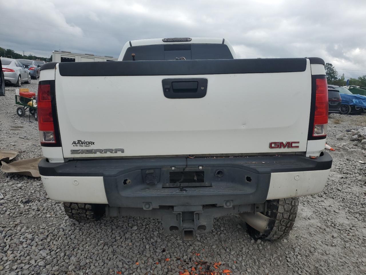 GMC Sierra K2500 Denali Image 11