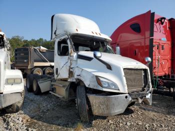  Salvage Freightliner Cascadia 1