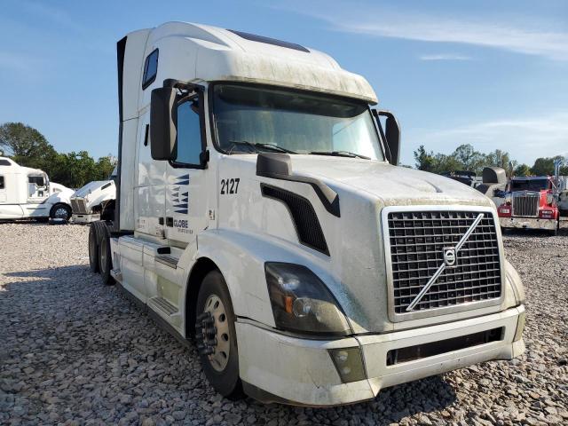  Salvage Volvo Vnl