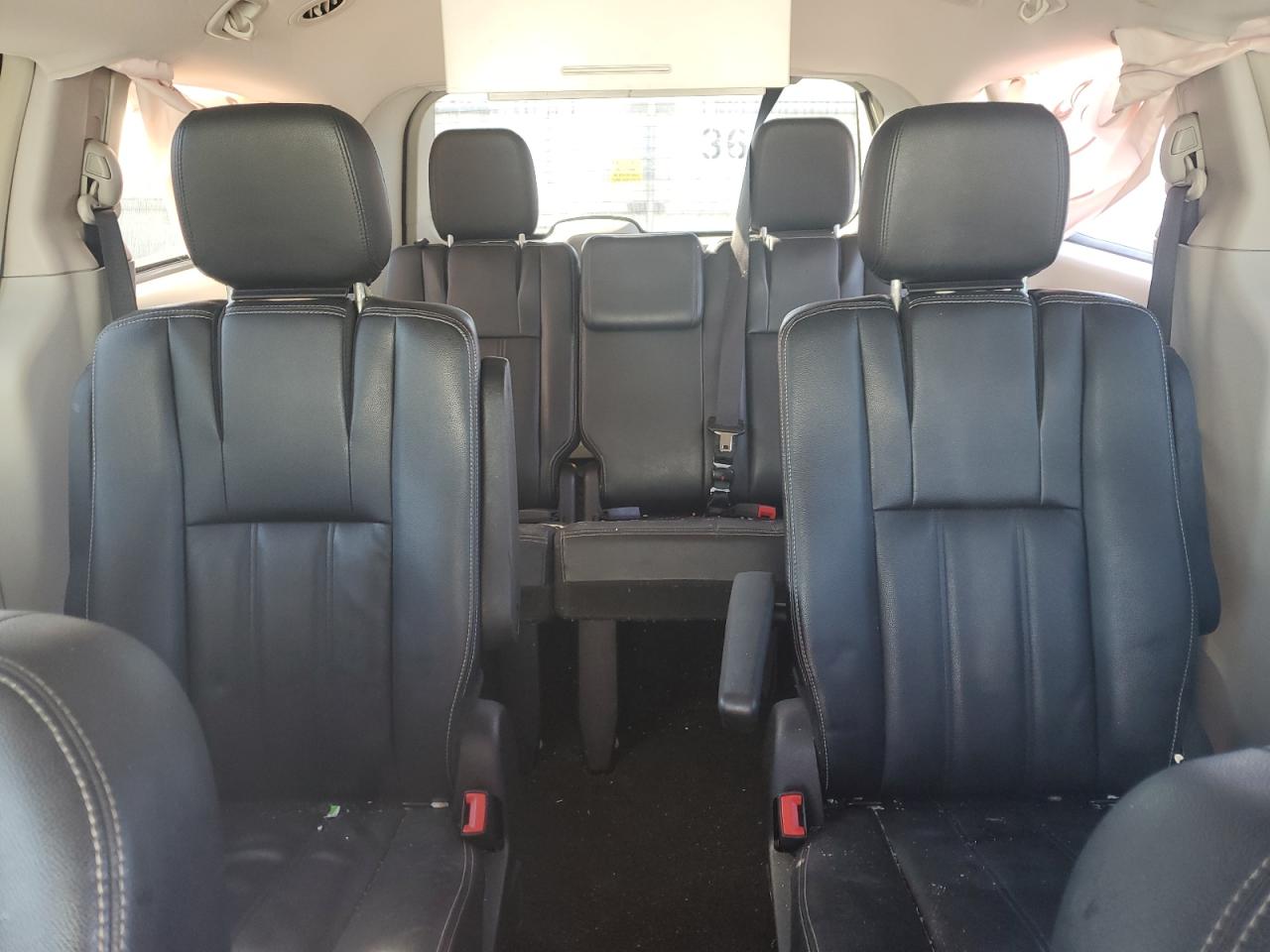 Chrysler Minivan Touring Image 8