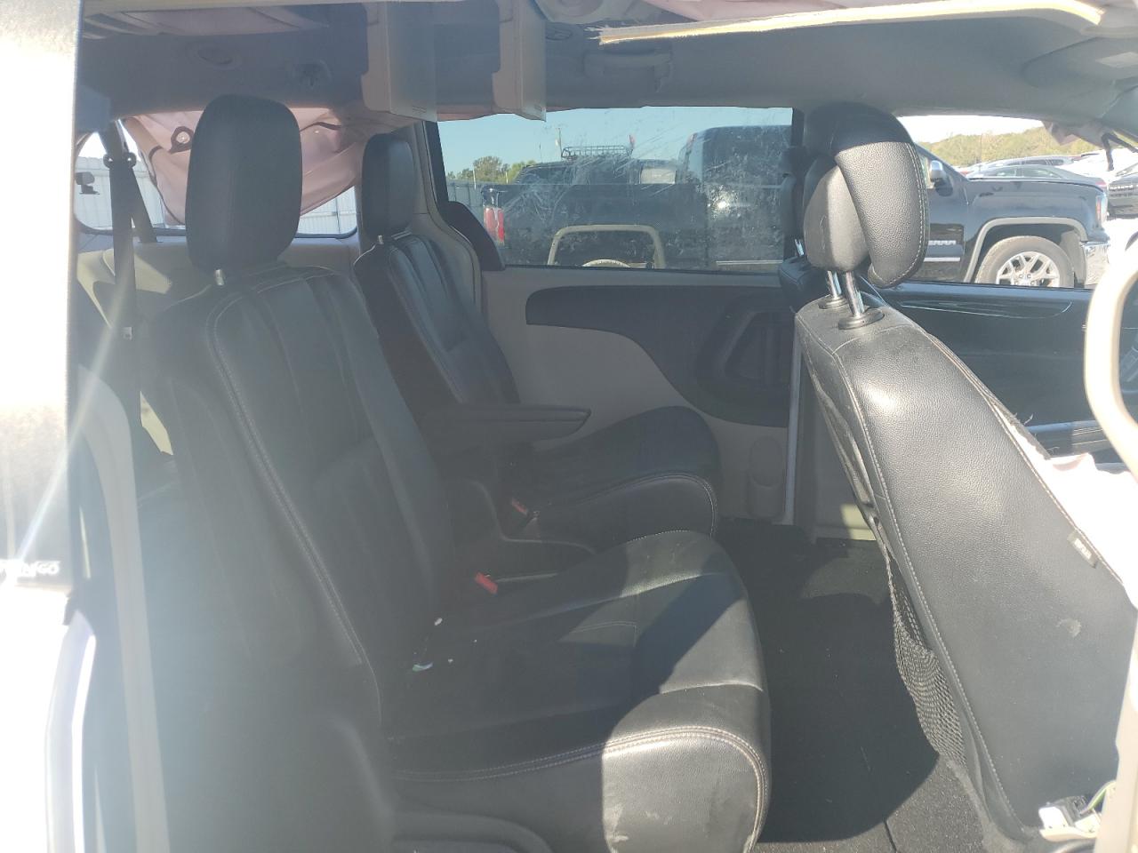 Chrysler Minivan Touring Image 12