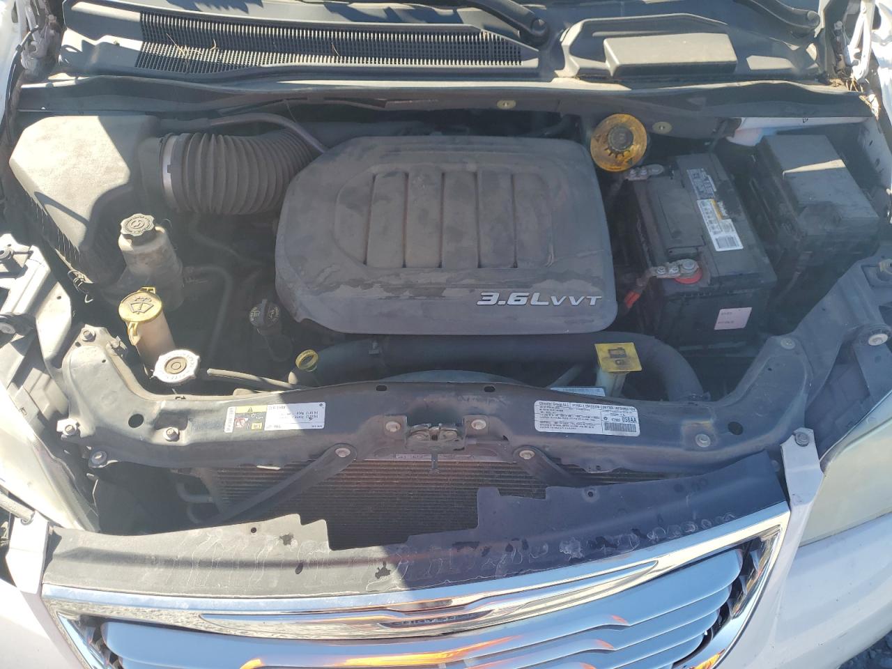 Chrysler Minivan Touring Image 11