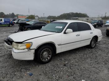  Salvage Lincoln Towncar