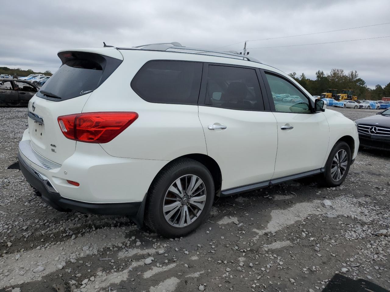 Nissan Pathfinder S Image 6