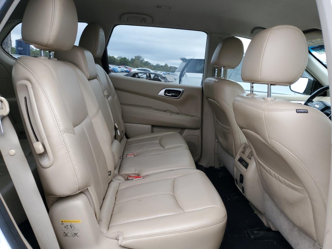 Nissan Pathfinder S Image 9