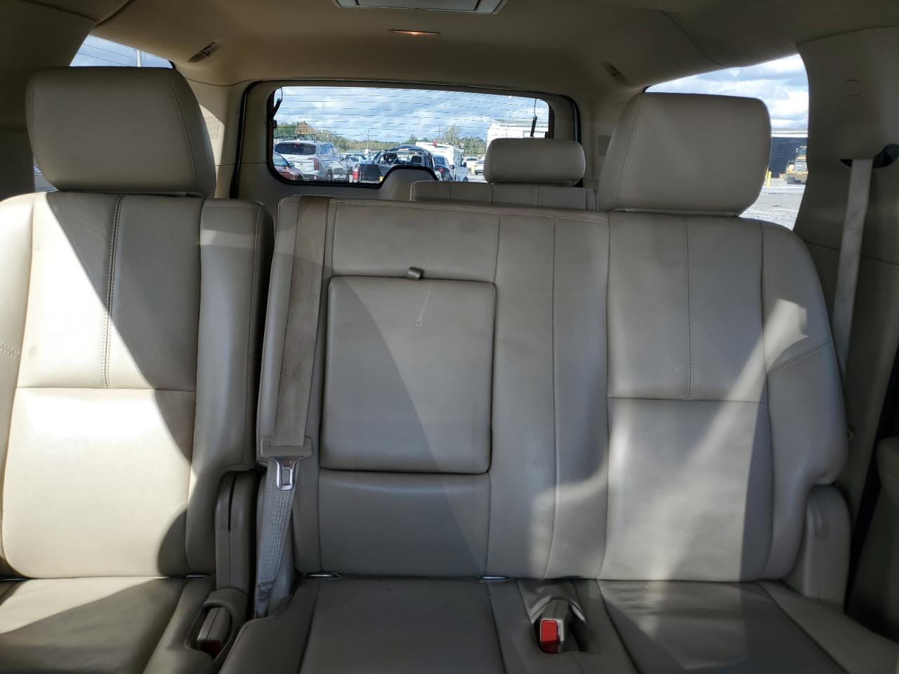 Chevrolet Suburban C1500 Lt Image 11