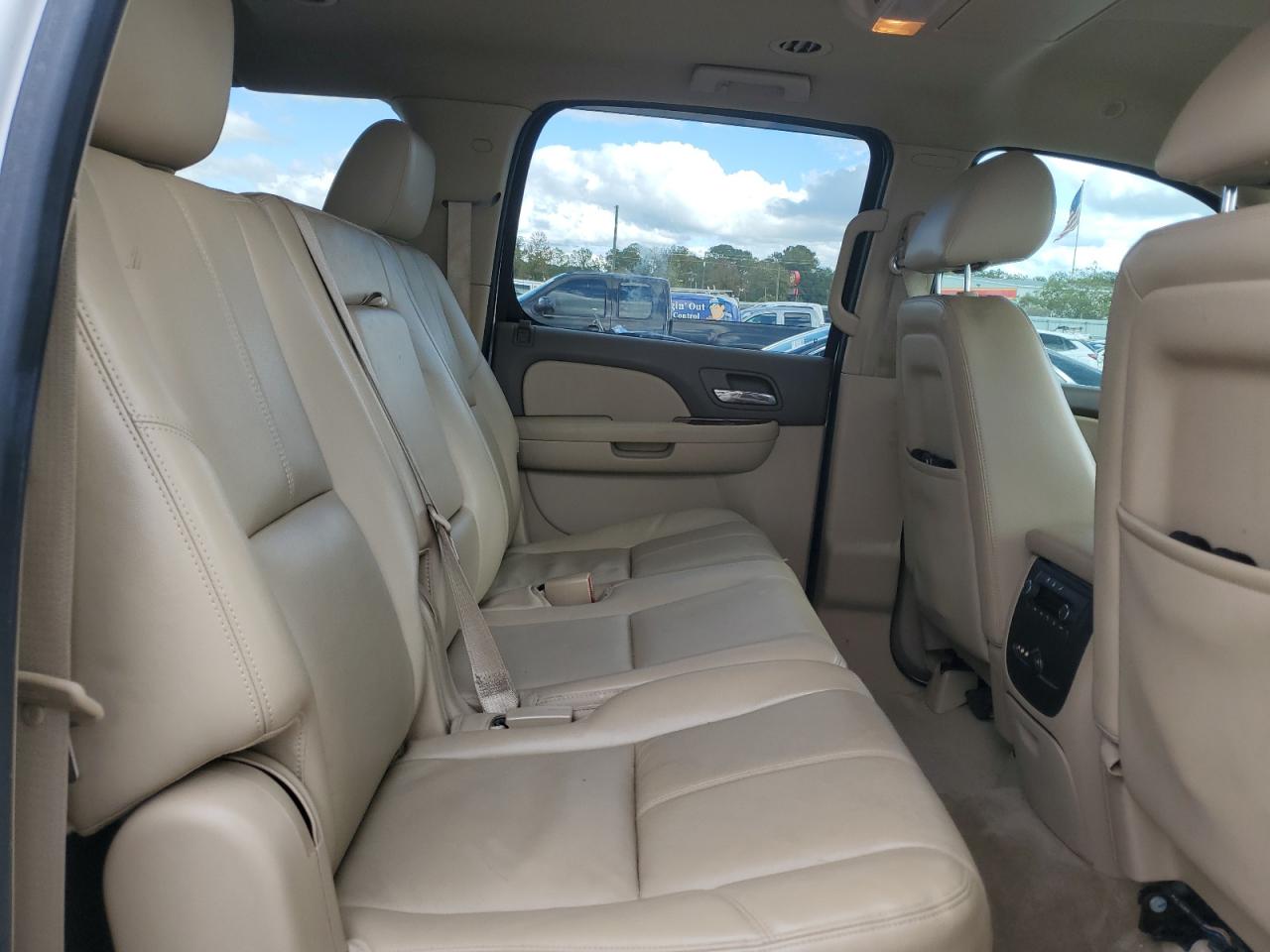 Chevrolet Suburban C1500 Lt Image 10