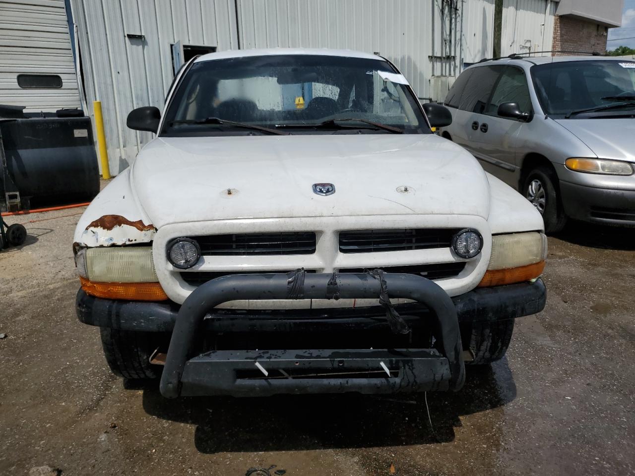 Dodge Dakota Quad Image 5