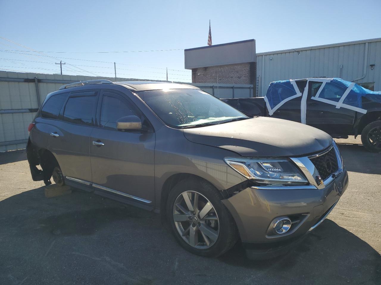 Nissan Pathfinder S Image 4