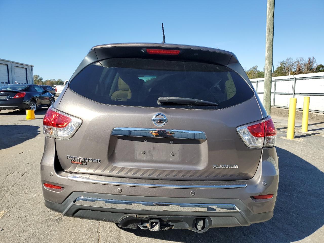 Nissan Pathfinder S Image 3