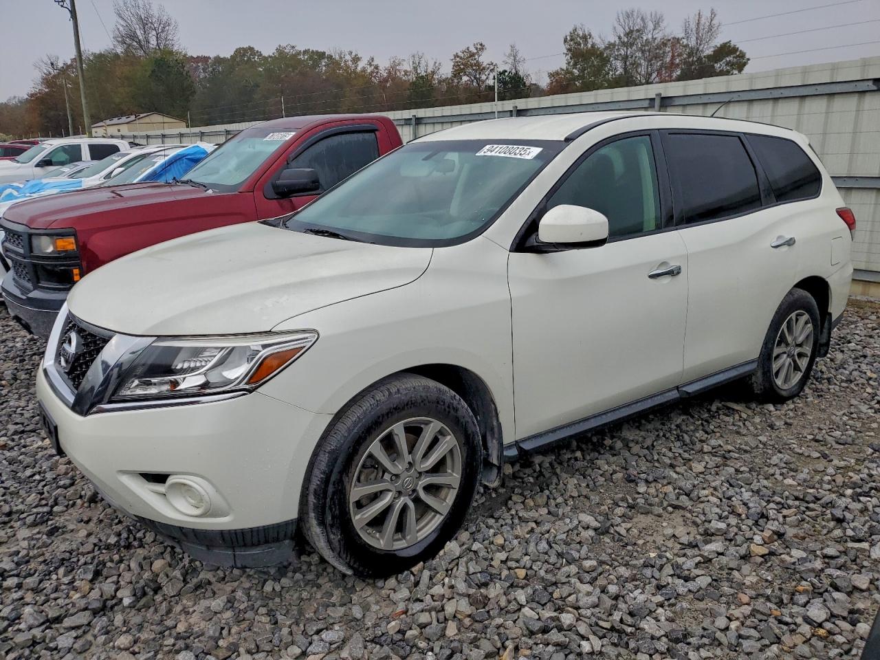 Nissan Pathfinder S Image 1