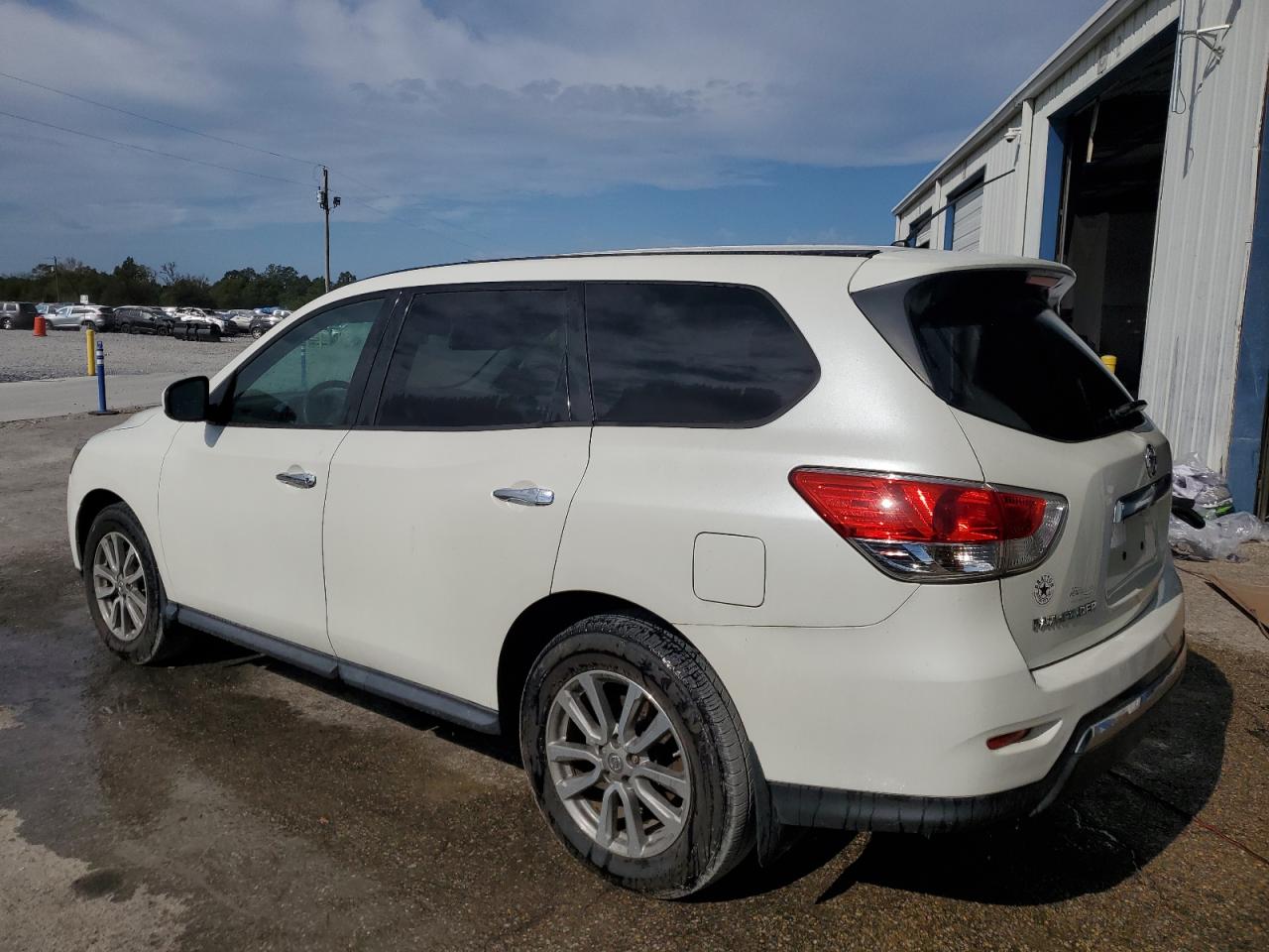 Nissan Pathfinder S Image 8