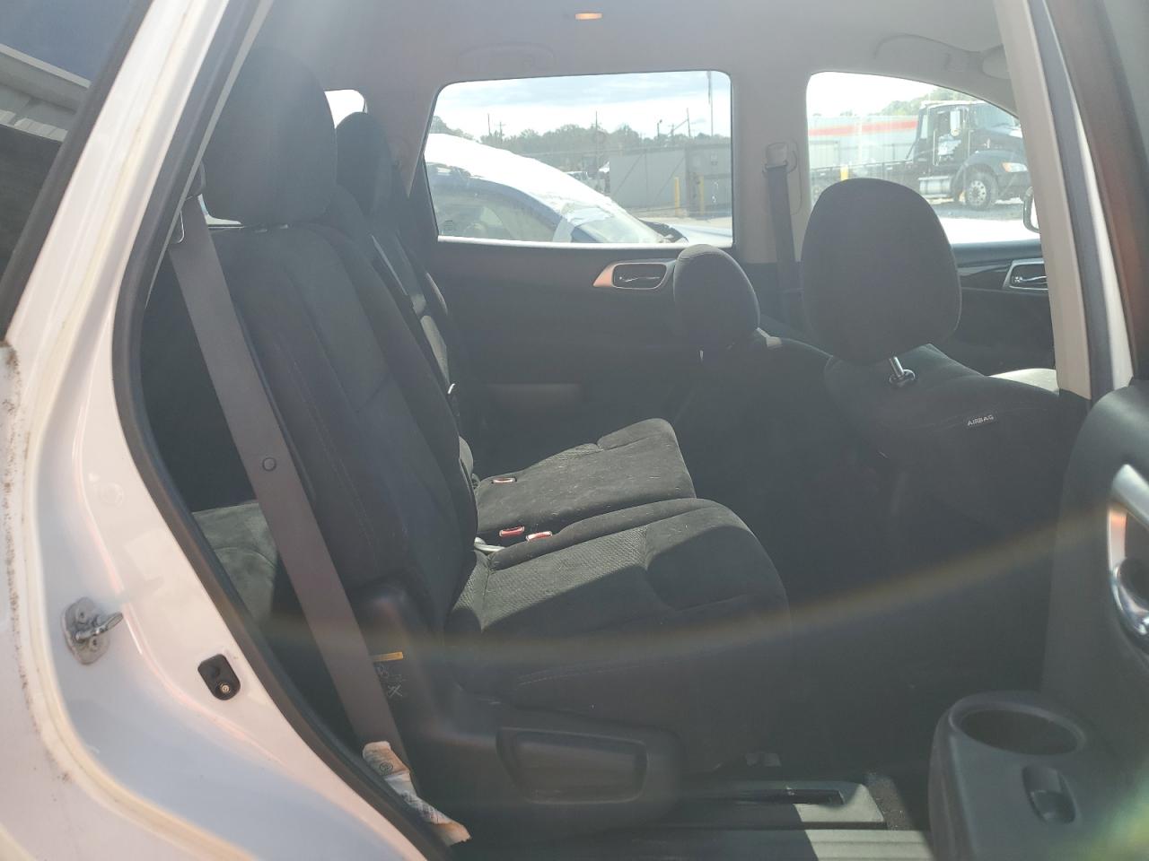 Nissan Pathfinder S Image 5