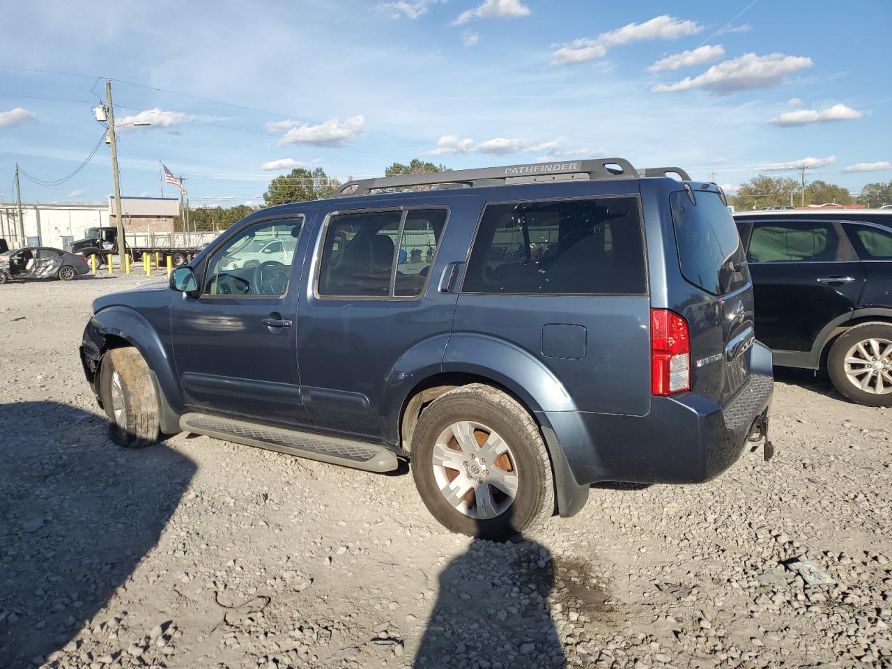 Nissan Pathfinder Le Image 3