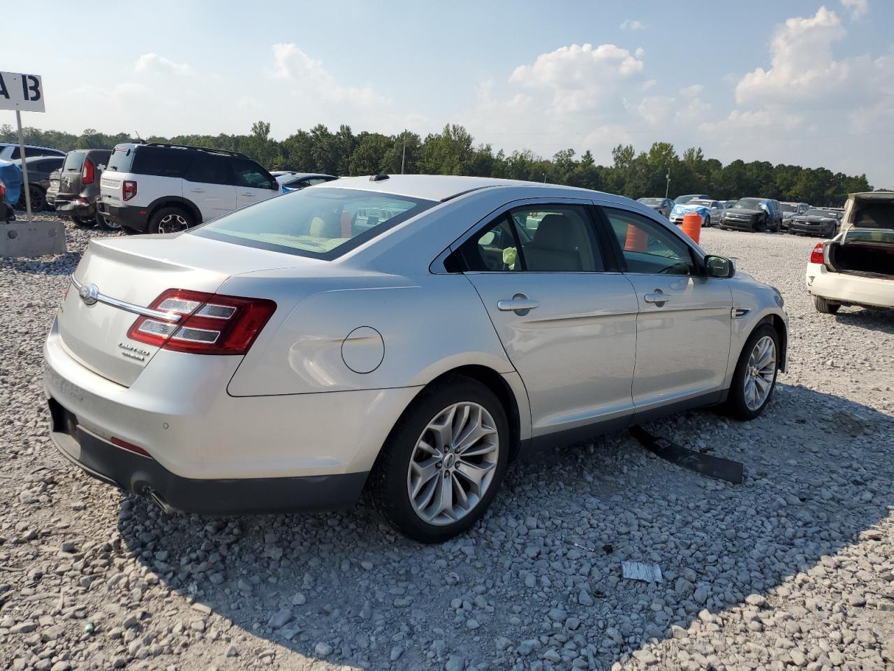 Ford Taurus Limited Image 4