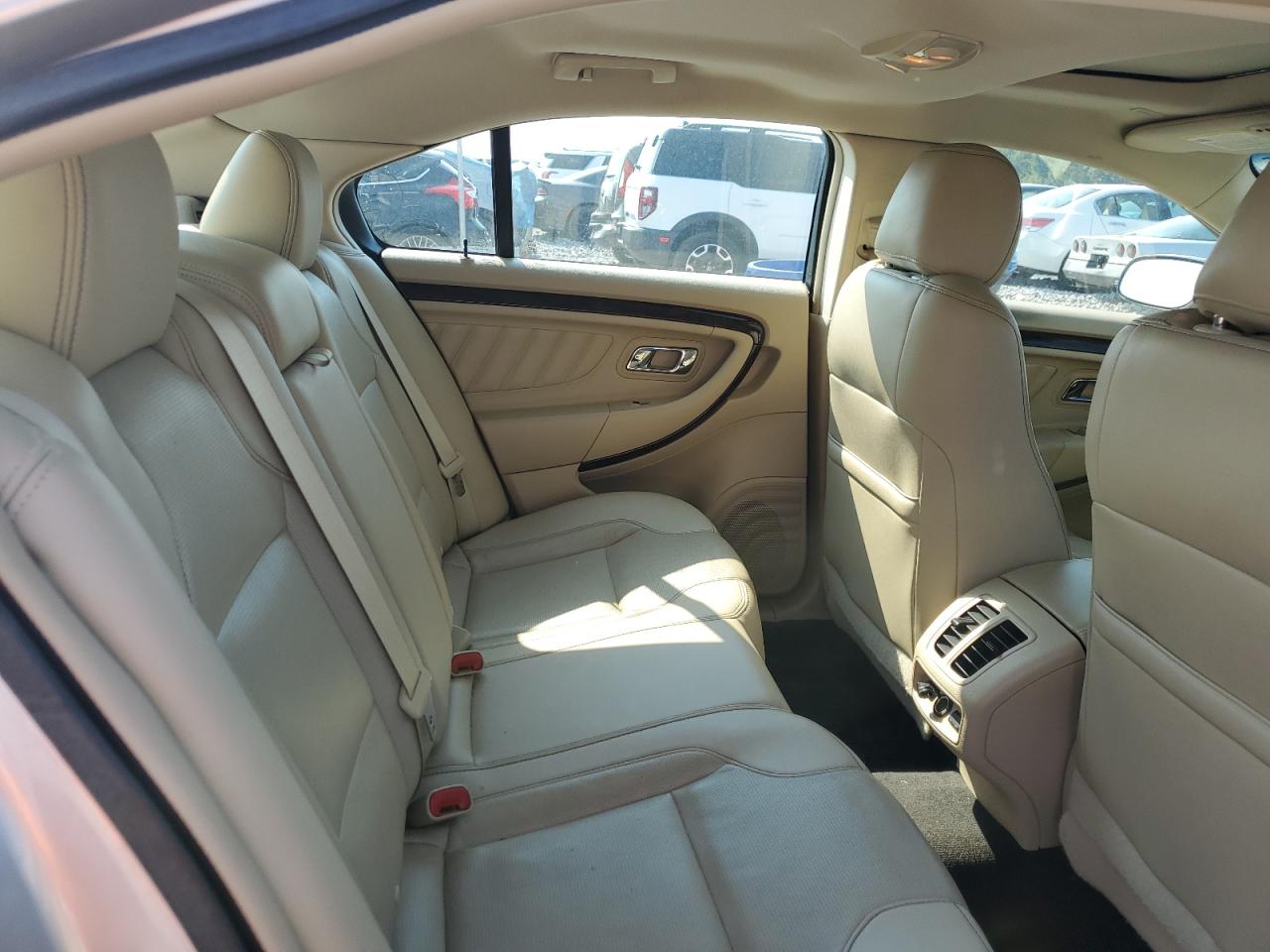 Ford Taurus Limited Image 8