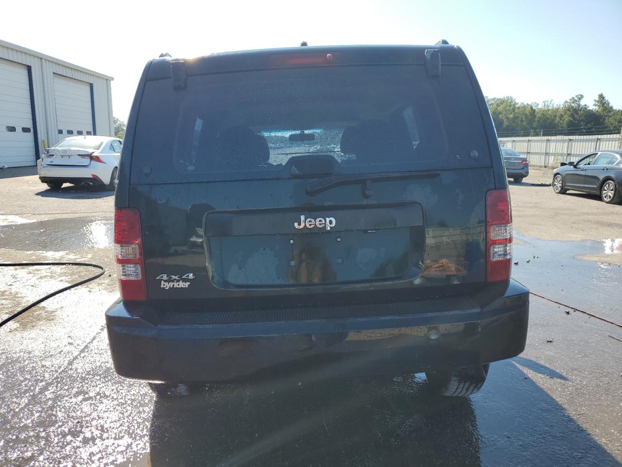 Jeep Liberty Sport Image 4