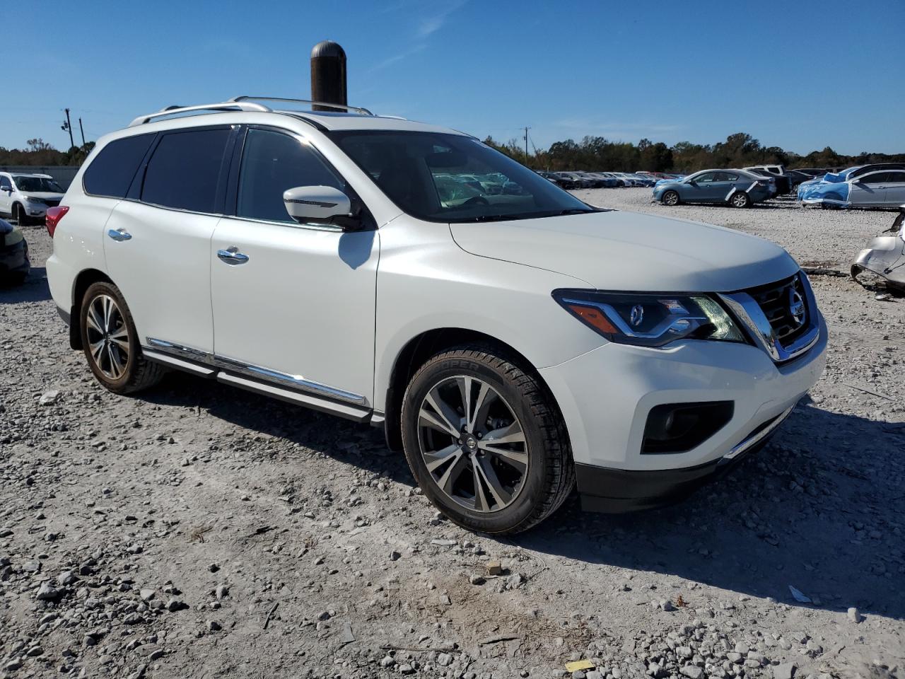 Nissan Pathfinder Platinum Image 3