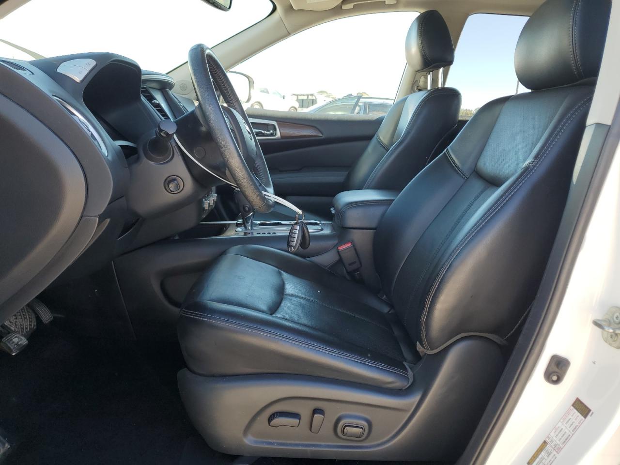 Nissan Pathfinder Platinum Image 4