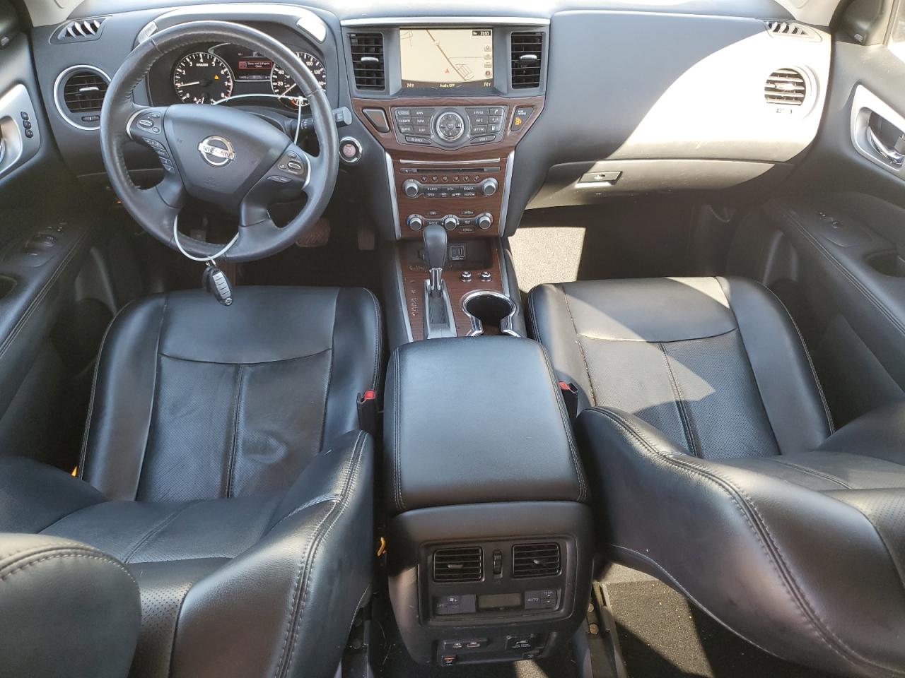 Nissan Pathfinder Platinum Image 9