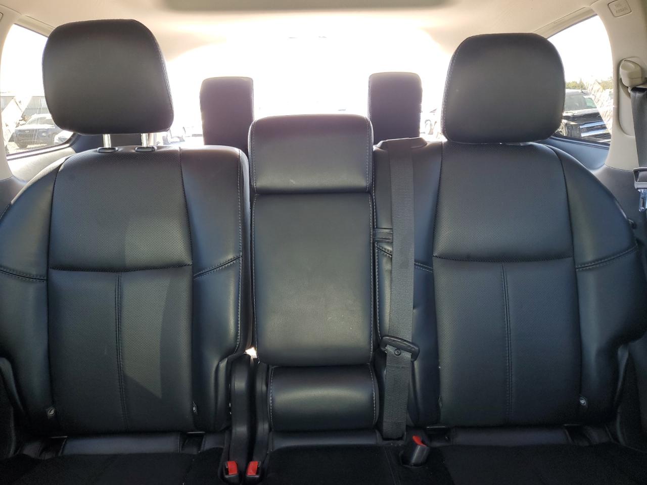 Nissan Pathfinder Platinum Image 10