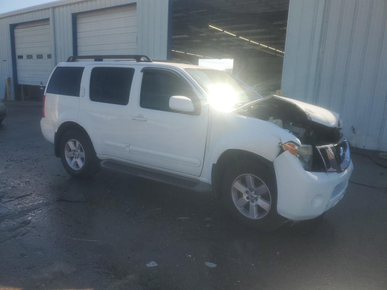 Nissan Pathfinder S Image 5