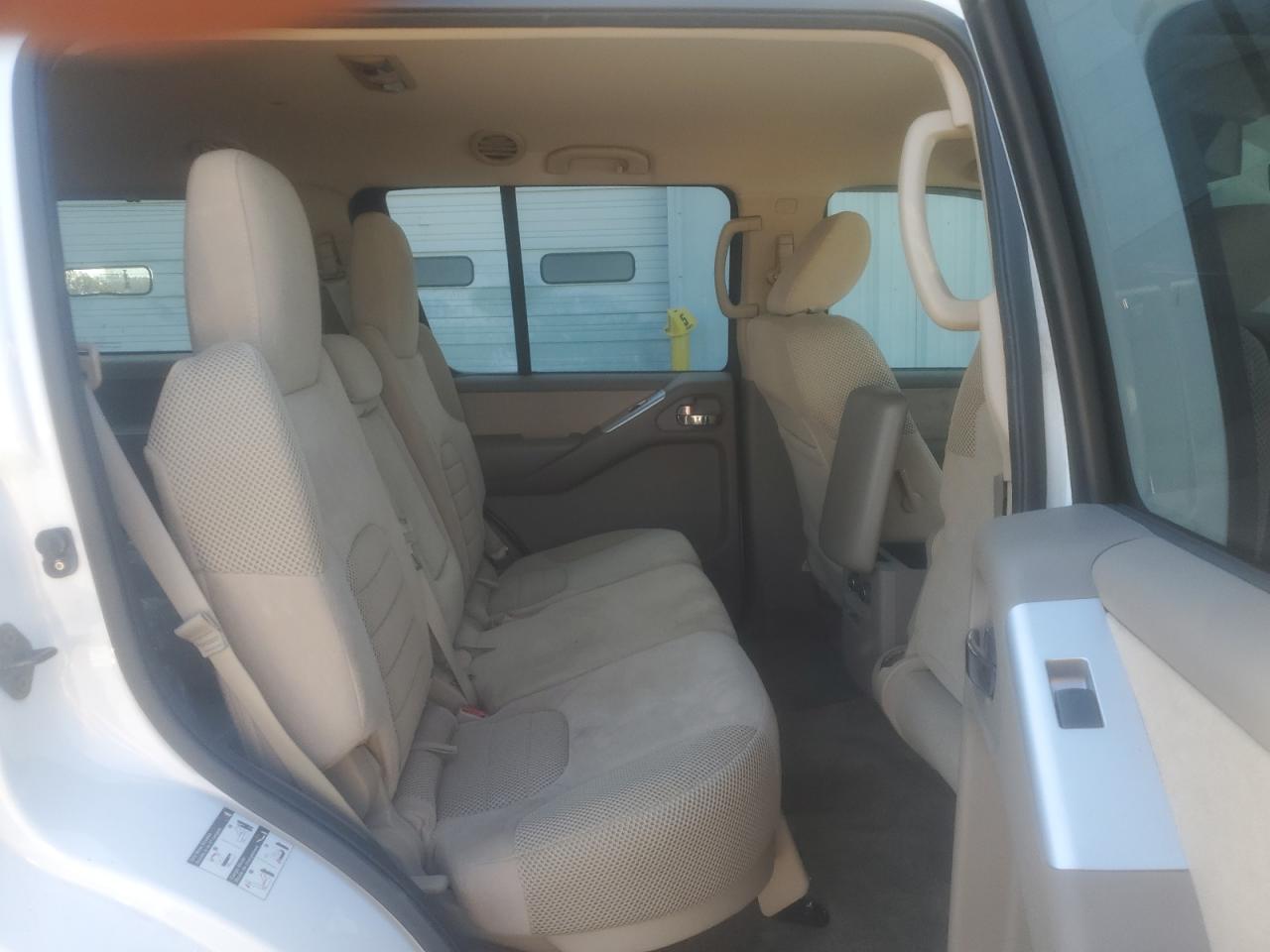 Nissan Pathfinder S Image 10